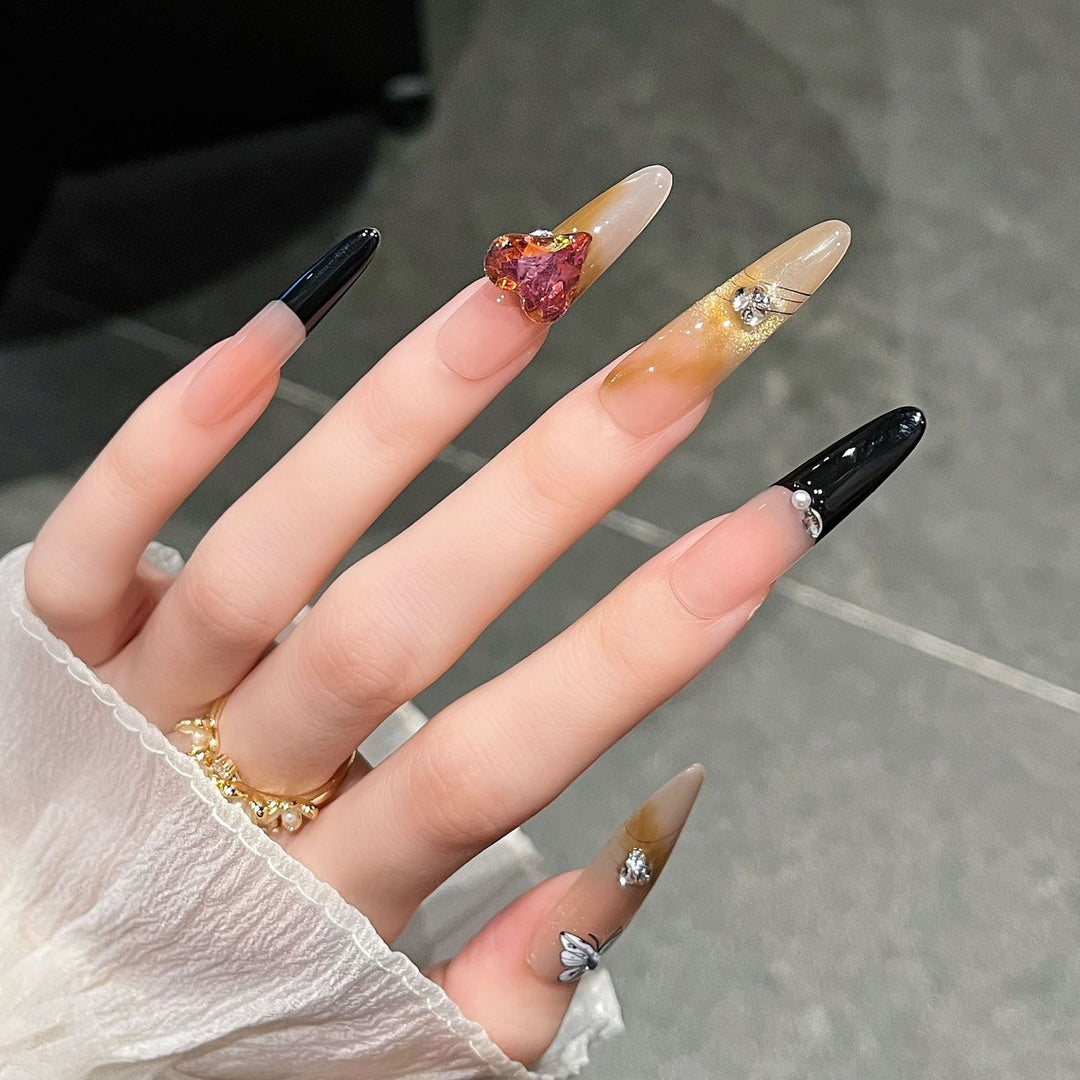 Künstlerische 3D-Schmetterlings- und Edelstein-Nagelverlängerungen Karnz
