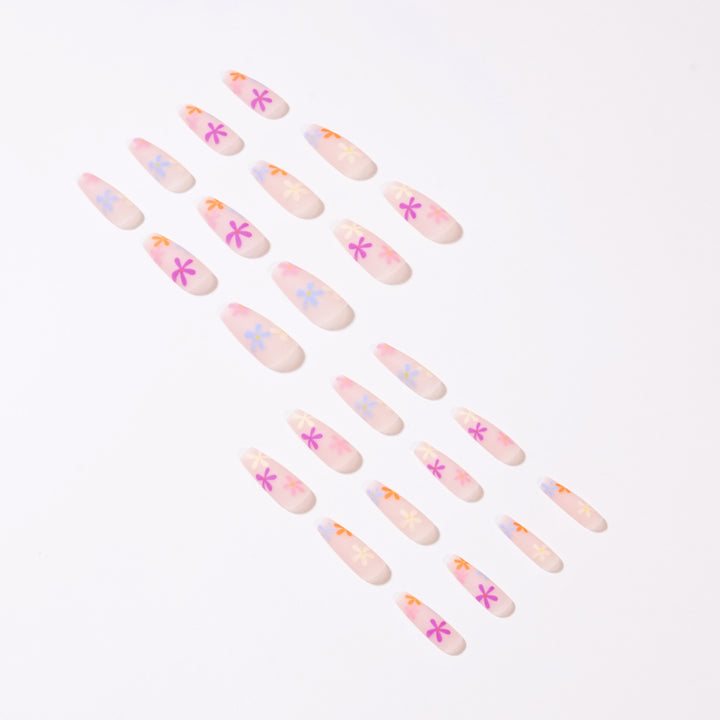Künstliche Nagelverlängerungen mit buntem Blumenmuster Karnz