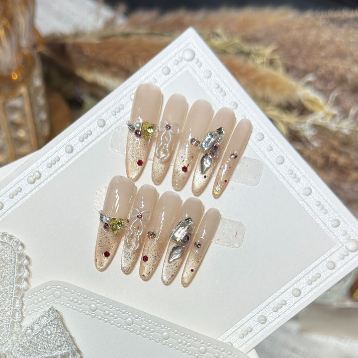 Dekoratives Stiletto-Nagelkunst-Set mit Edelstein-Akzenten Karnz