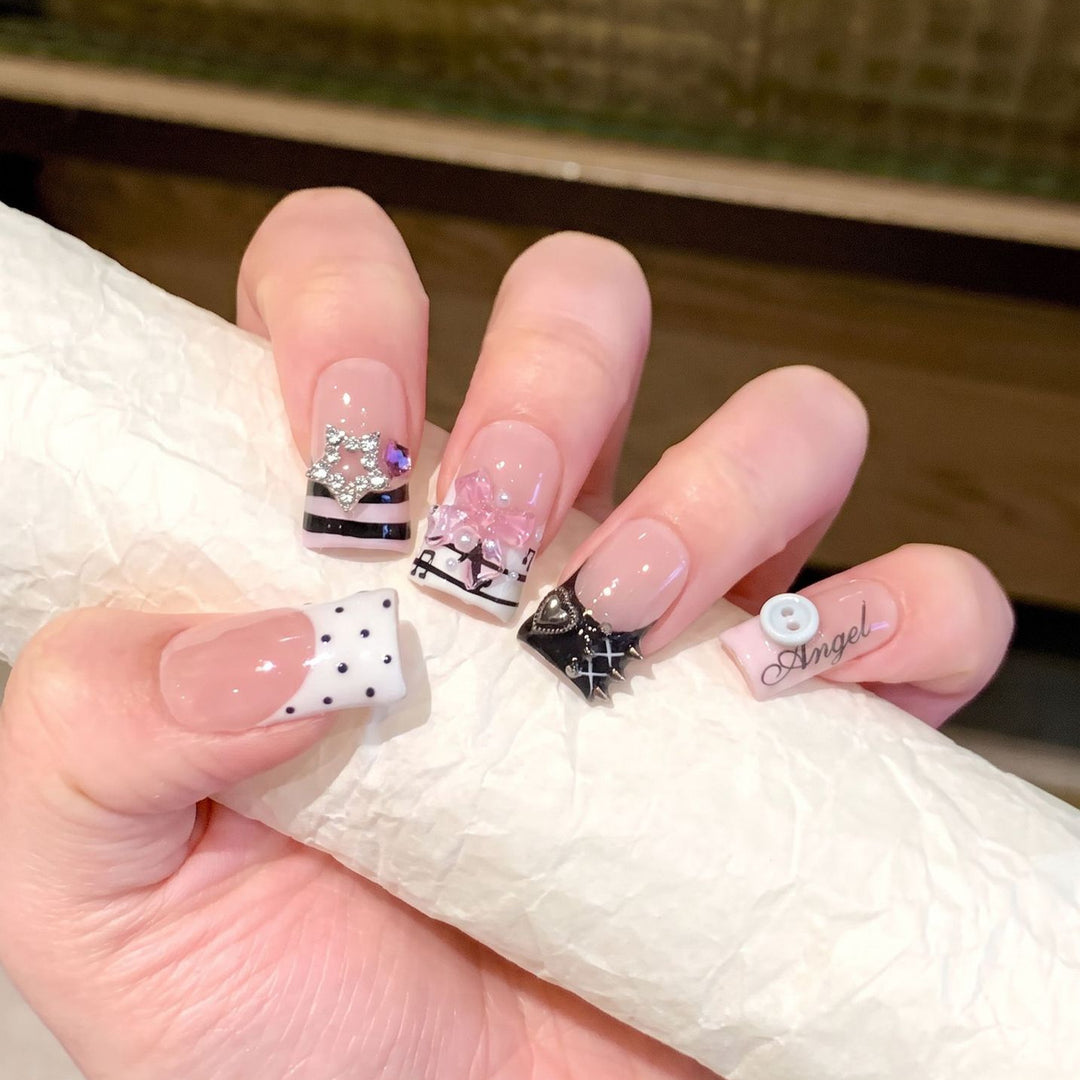 Künstlerisches Designer Press-On Nagelset Karnz