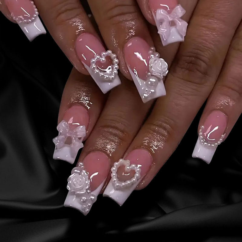 Exquisite 3D Blumendekor und mit Schmucksteinen verzierte Nagelverlängerungen Karnz