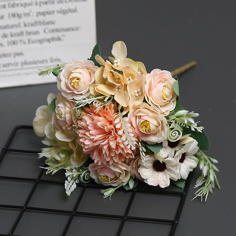 Lebensechtes Blumenstrauß-Arrangement