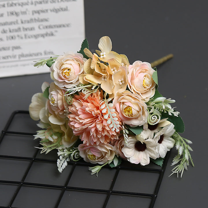 Lebensechtes Blumenstrauß-Arrangement