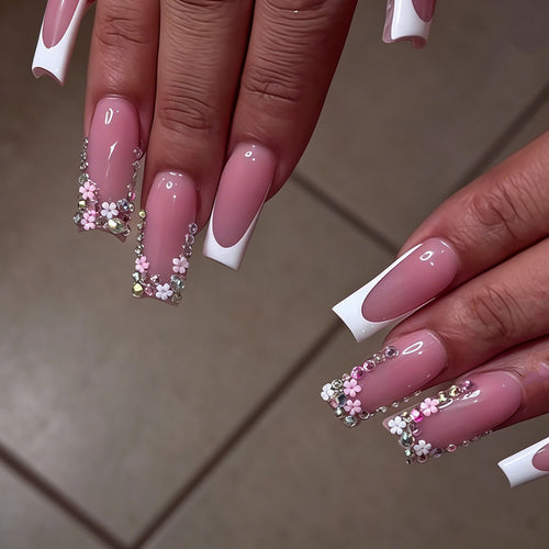 Elegantes florales Akzent Press-On-Nagelkunst-Set Karnz