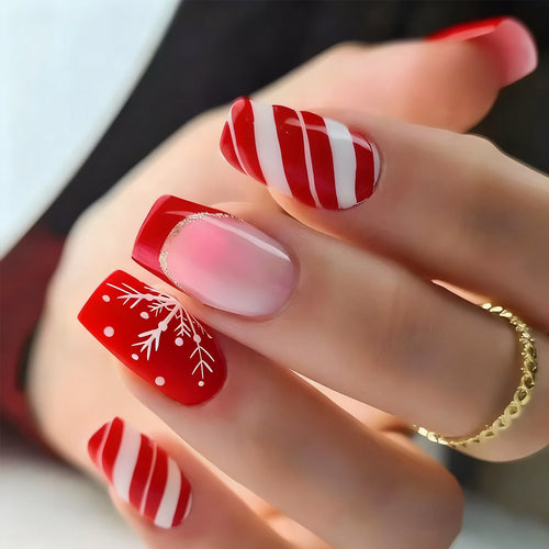 Kunstnägel mit festlichem Winterdesign Karnz