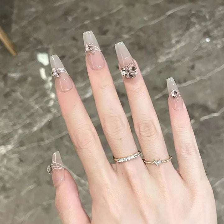 Glamouröse Stiletto-Nägel Karnz