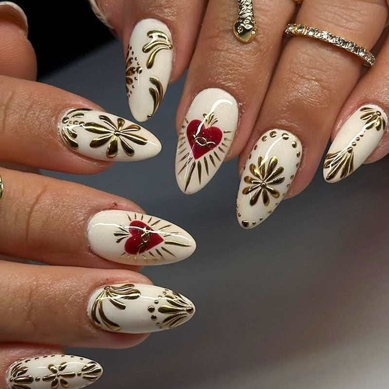 Herz-verzierte Press-On-Nagelset