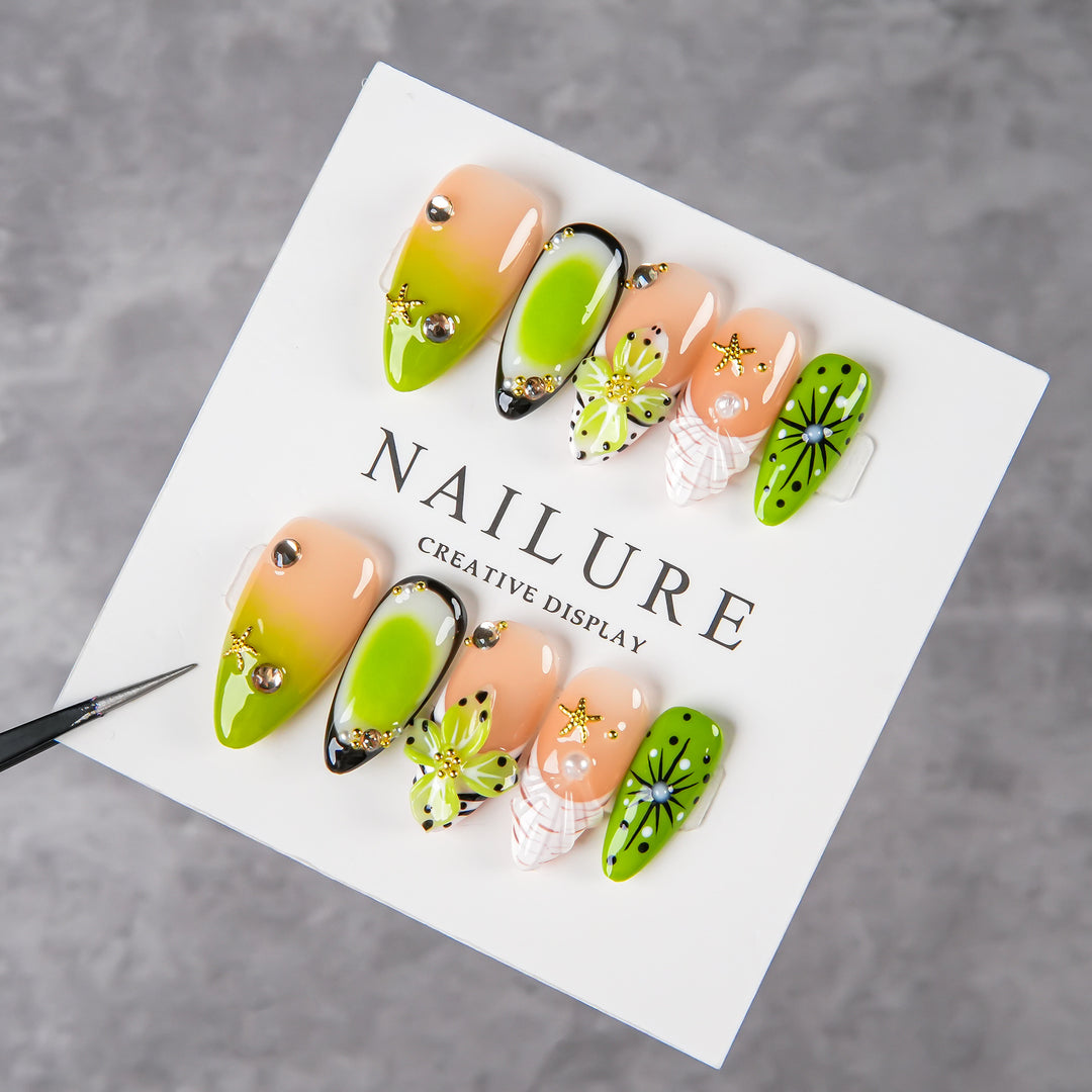 Dekoratives Press-On Nail Art Set mit floralen und Juwel-Akzenten