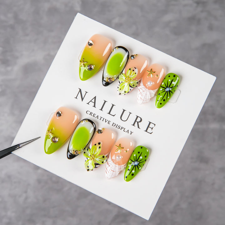 Dekoratives Press-On Nail Art Set mit floralen und Juwel-Akzenten