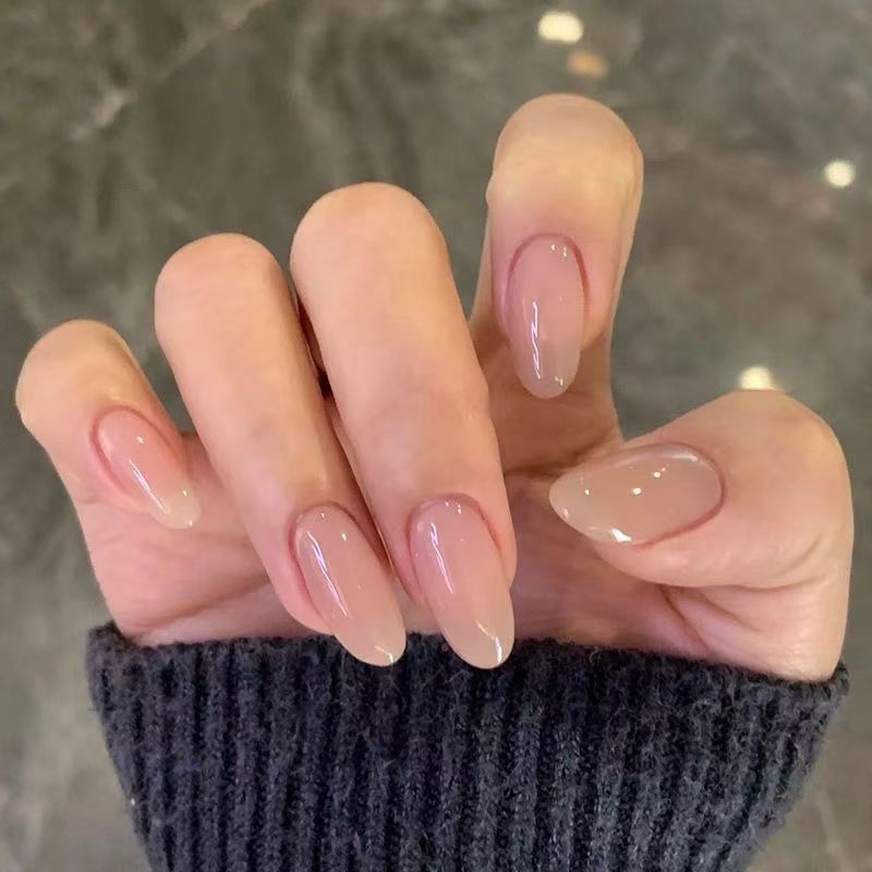 Elegantes Press-On-Nagelset mit Übergangs glänzendem Finish Karnz