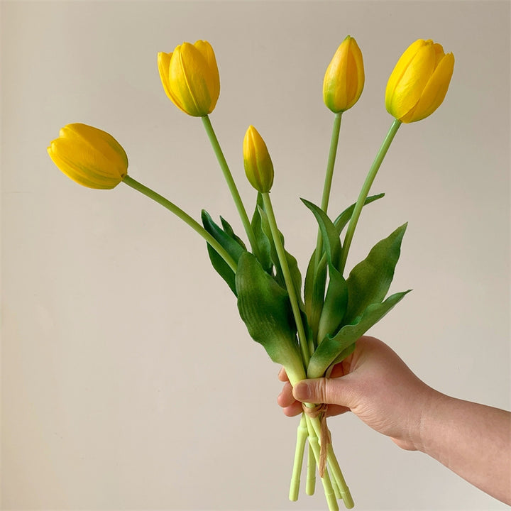 Elegante Kunst-Tulpenbouquet