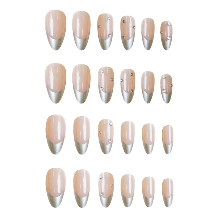Kunstnagelset mit eleganten Metallic-Nuancen und Strassverzierungen Karnz