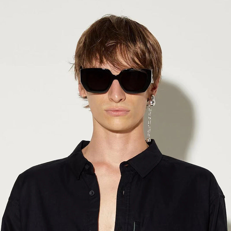 Damen moderne geometrische Sonnenbrille mit auffälligem Rahmen Karnz