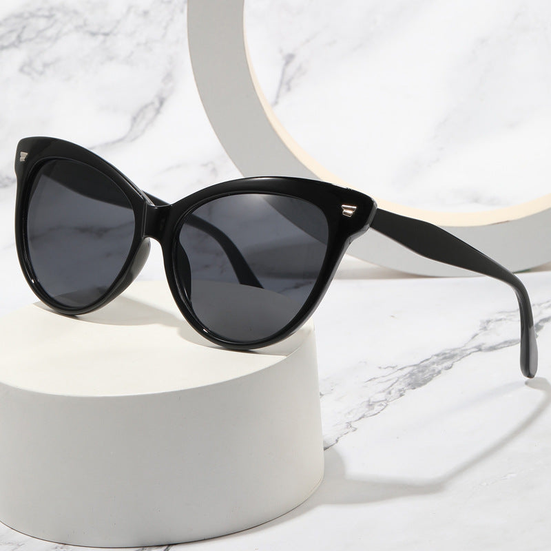 Damen modische Cat-Eye Sonnenbrille mit transparentem Rahmen und blauen Gläsern Karnz