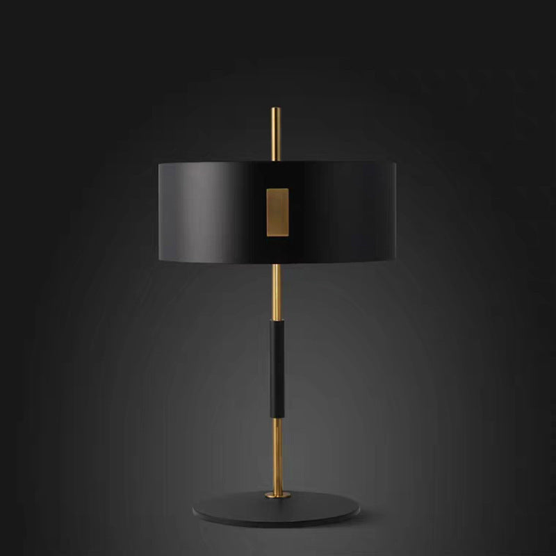 Moderne Tischlampe mit stilvollem Design