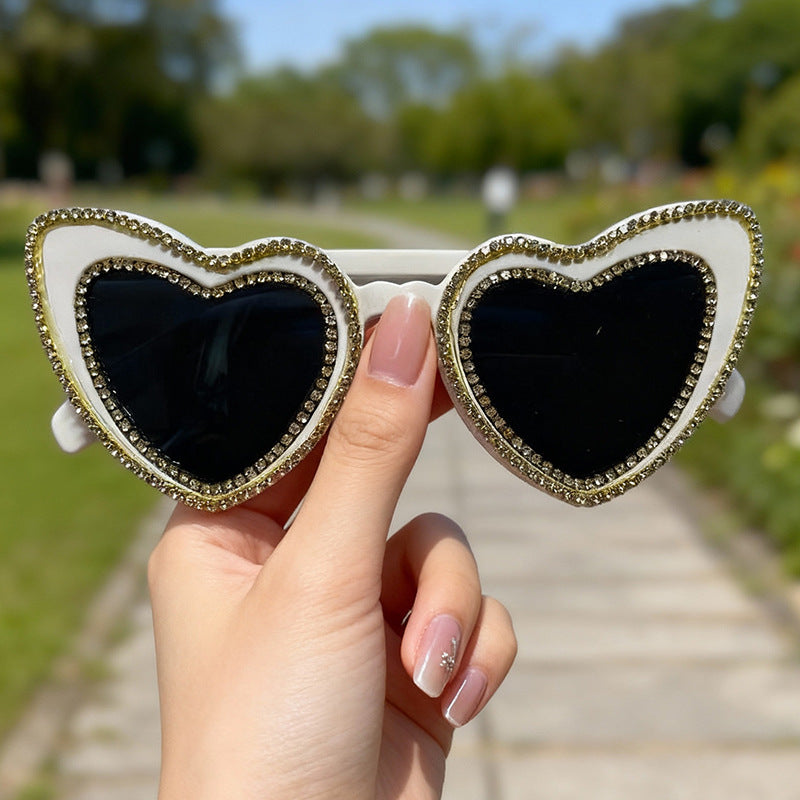 Glamouröse Herzrahmen-Sonnenbrille Karnz
