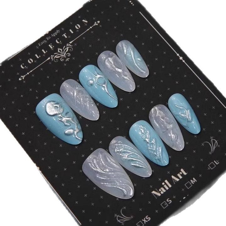 Künstlerische Press-On Nageldesigns