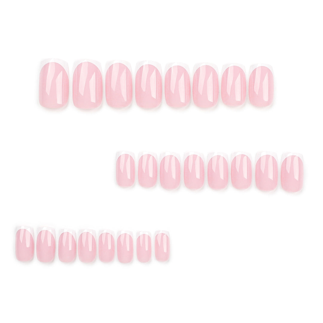 Elegante Nagelverlängerungen mit präzisem French-Tip Karnz