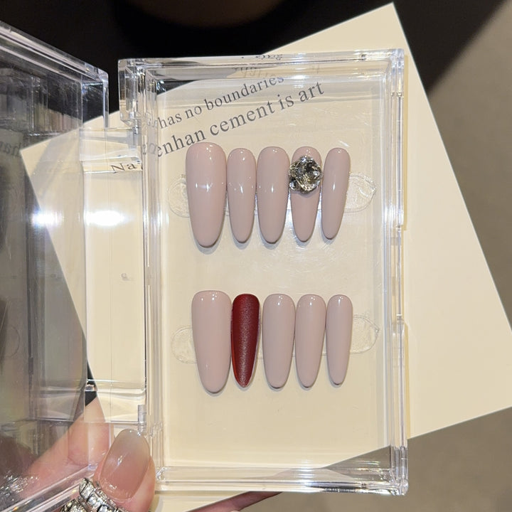 Kunstnägel mit Elegantem Glitzer-Akzent Karnz