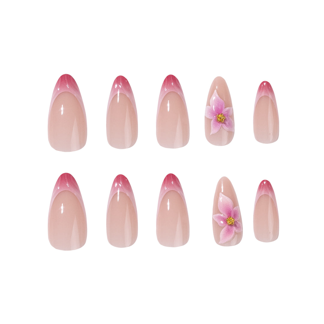Kunstvolle Nagelverlängerungen mit Blumenakzenten Karnz