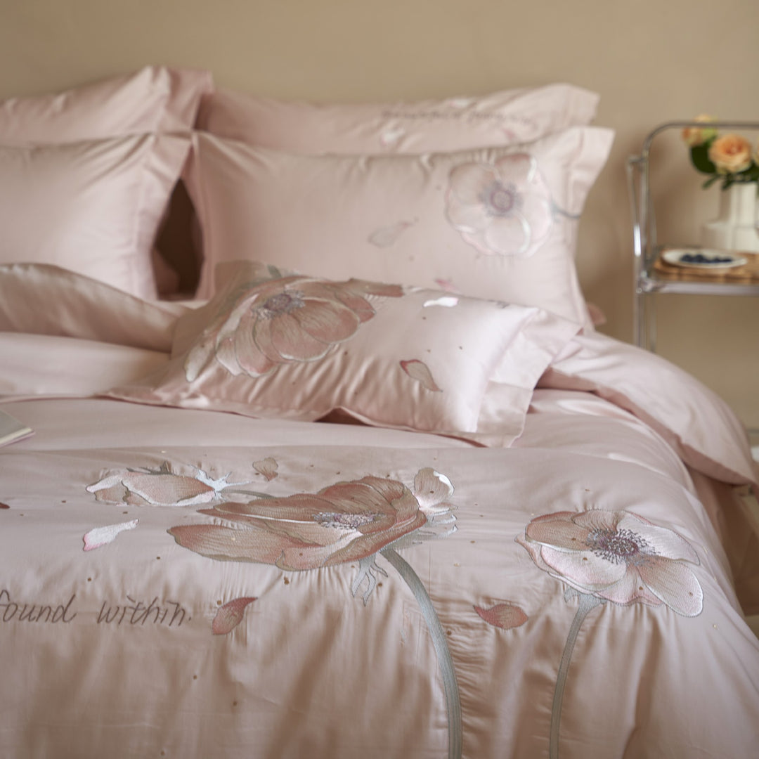 Satin-Bettwäsche-Garnitur mit floraler Relief-Stickerei und samtigem Glanz Karnz