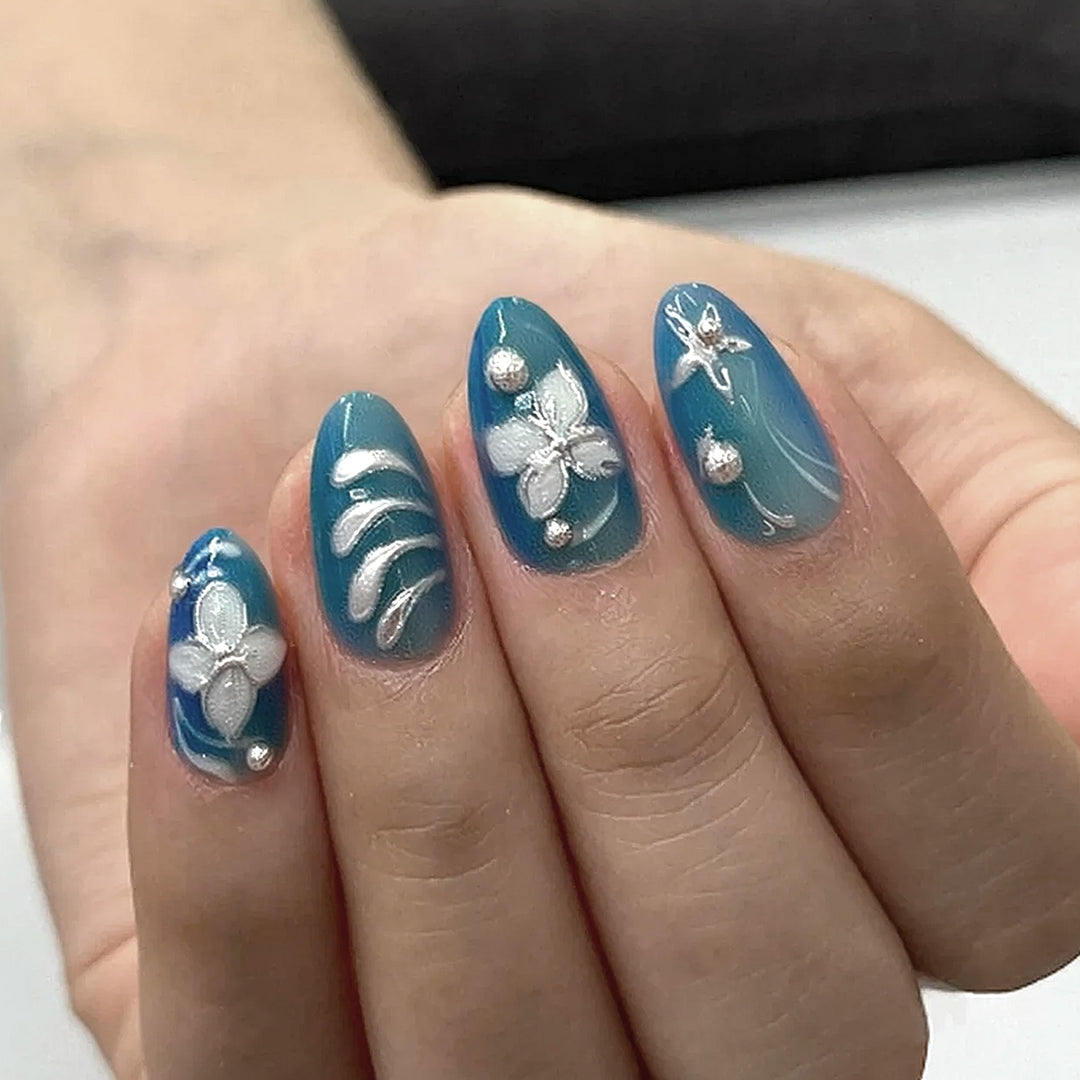 Künstlerisches floral gemustertes Press-On-Nagelset Karnz