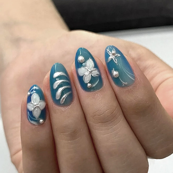 Künstlerisches floral gemustertes Press-On-Nagelset Karnz