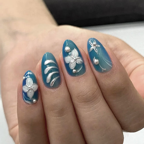 Künstlerisches floral gemustertes Press-On-Nagelset Karnz