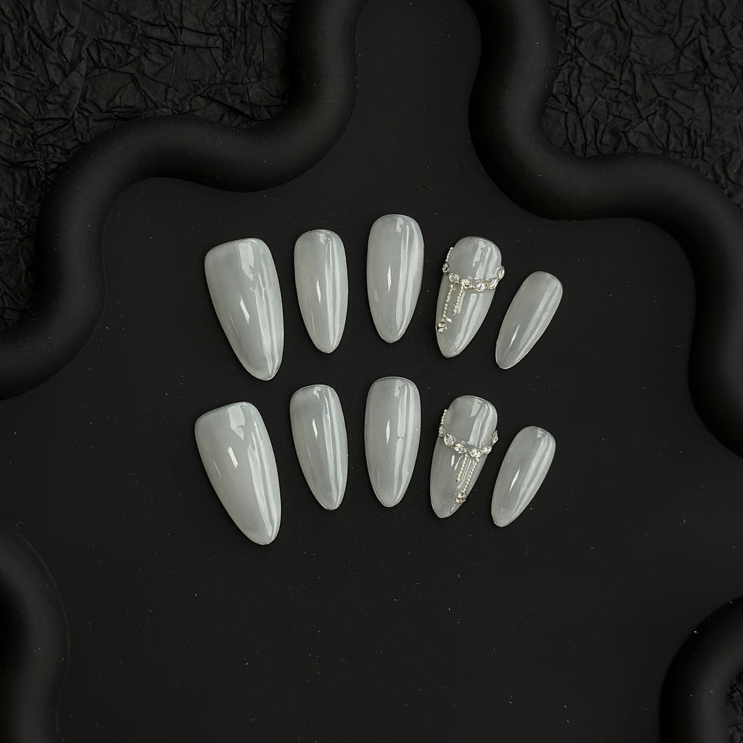 Herz dekoriertes Press-On Nagelset
