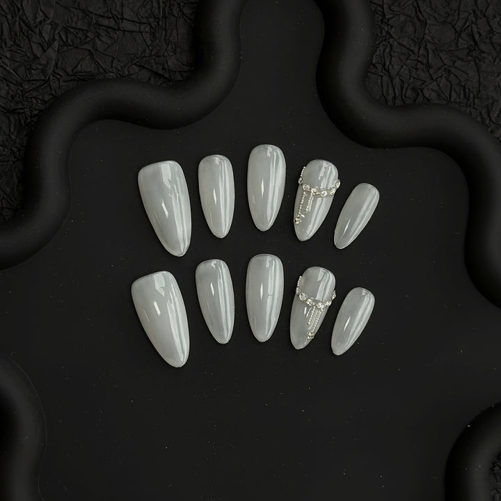 Herz dekoriertes Press-On Nagelset