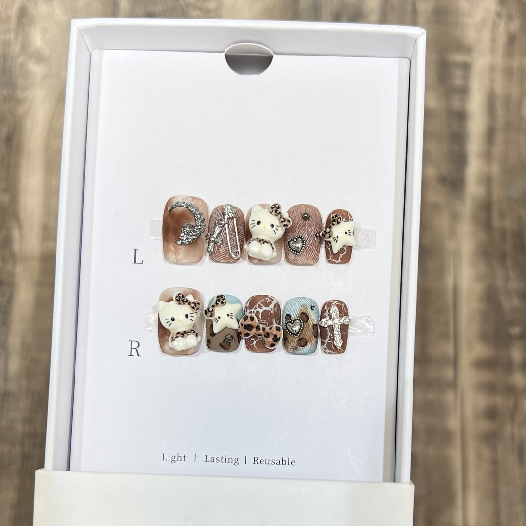 Themen Press-On Nagelkunstset mit Hello Kitty Designs Karnz