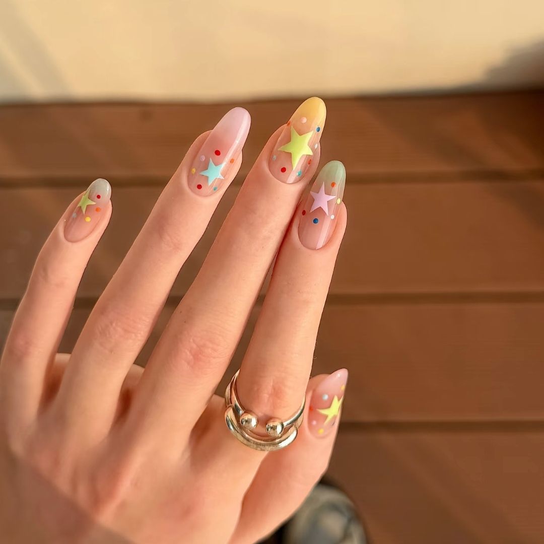 Dekorative Nagelkunst Karnz