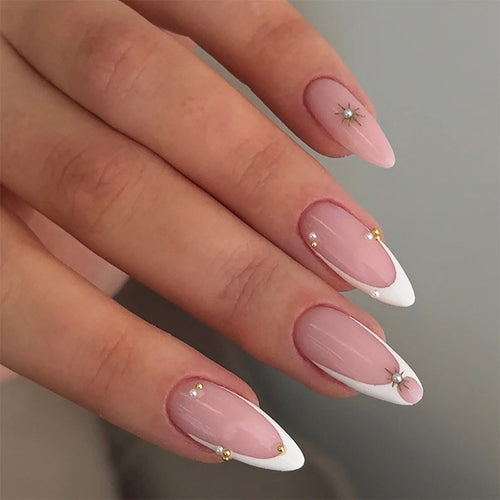 Dekoratives Press-On Nagelset mit eleganten Stern- und Edelsteinakzenten Karnz