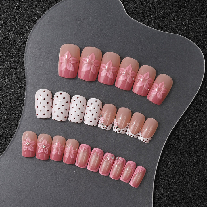 Floral Verziertes Press-On Nagelset Karnz