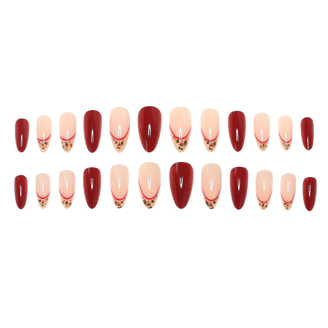 Elegantes dekoratives Press-On-Nagelset mit Tierdruckakzent