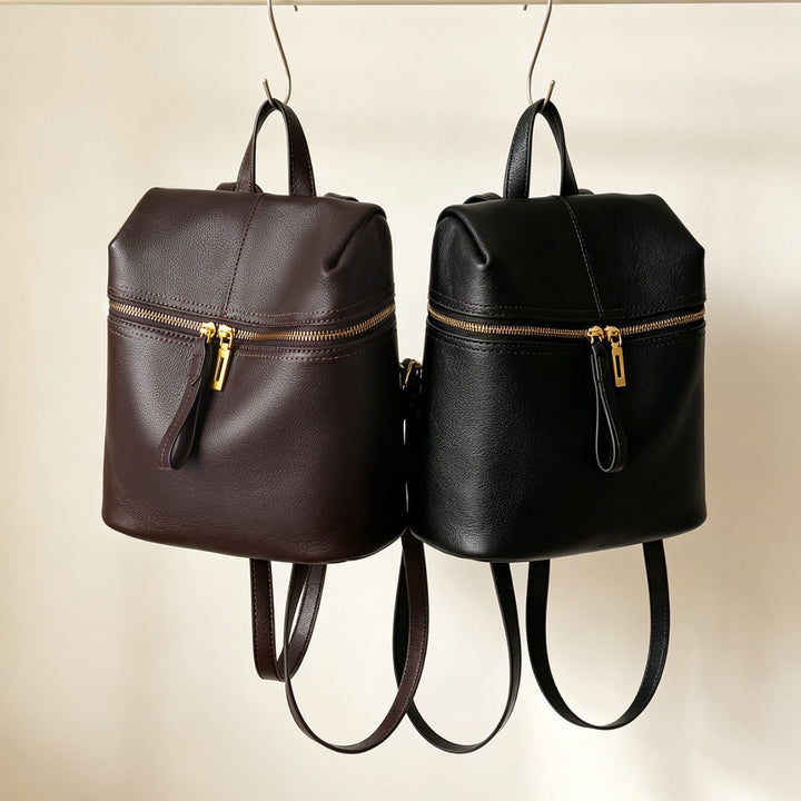 Kleine strukturierte genarbte Leder-Mini-Rucksack mit Frontreißverschlussfach und Obergriff