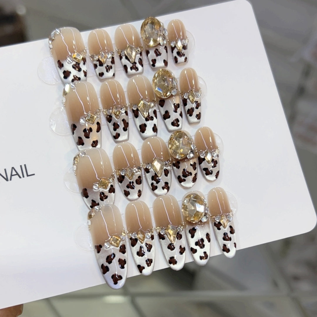 Künstlerisches Press-On-Nagelset mit Leopardenmuster Karnz