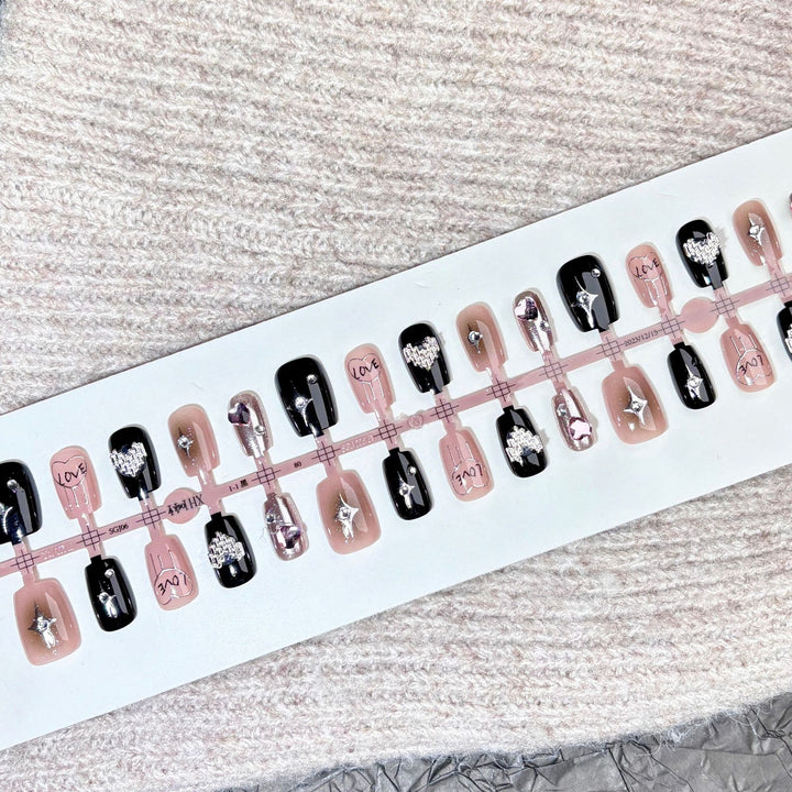 Dekoratives Press-On Nagelset mit Liebe und Stern Akzenten