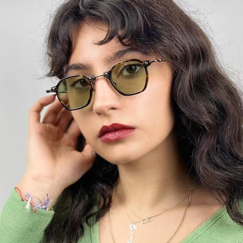 Damen stilvolle Sonnenbrille mit einzigartiger sechseckiger Form und robustem Rahmen Karnz