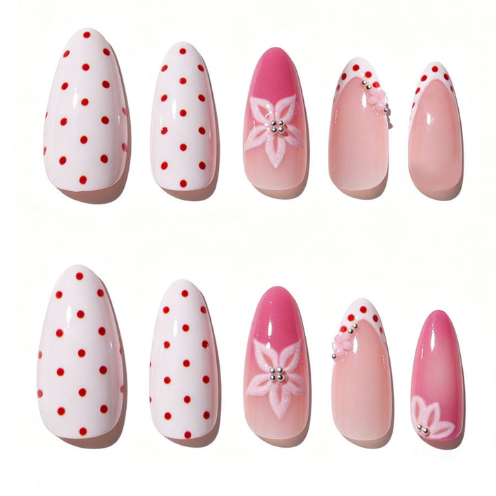 Kunstnagelset mit floralen Akzenten und charmanten Polka-Dots Karnz