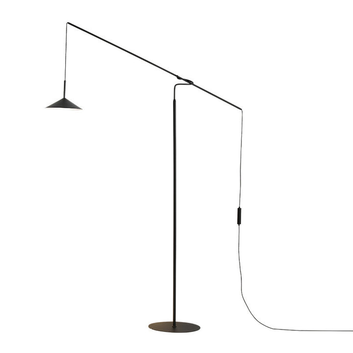 Verstellbare Bogenstehlampe mit minimalistischem Design