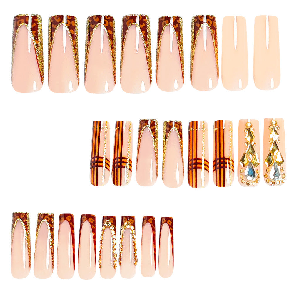 Dekorative Stiletto Nagelkunst Tipps mit Edelsteinen Karnz