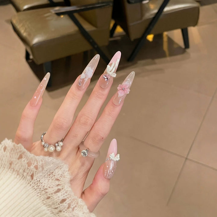 Dekoratives Stiletto Press-On Nagelkunst-Set mit elegantem Blumenmuster Karnz
