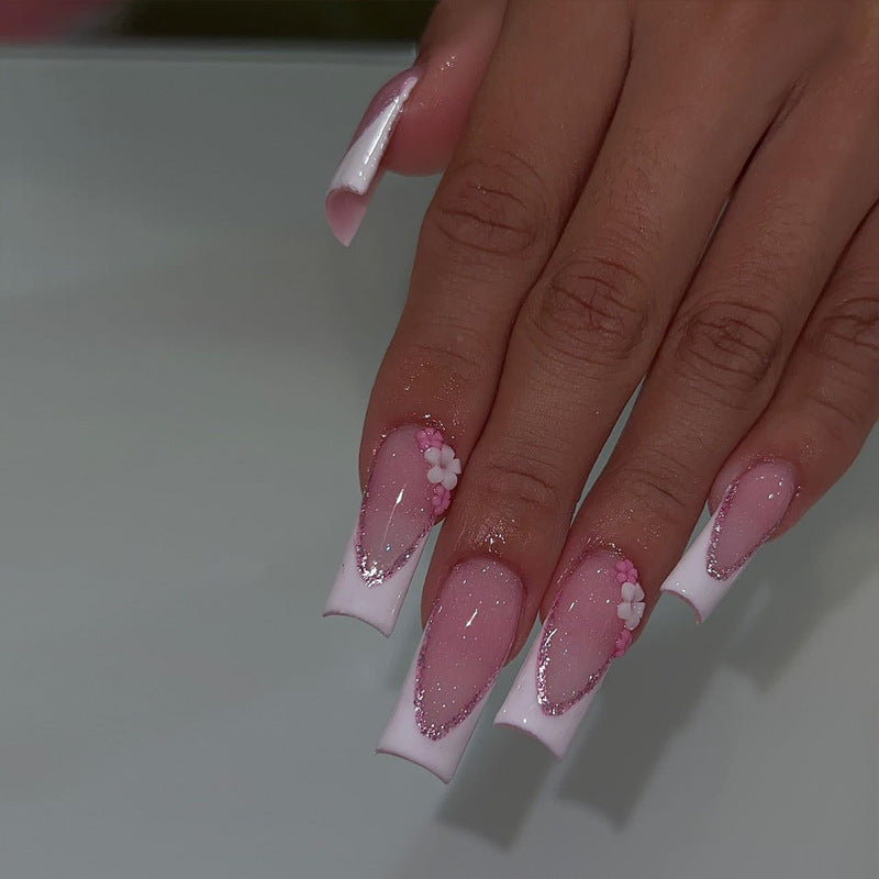 Elegante Stiletto Press-On Nagelkunst mit Strass-Akzenten Karnz