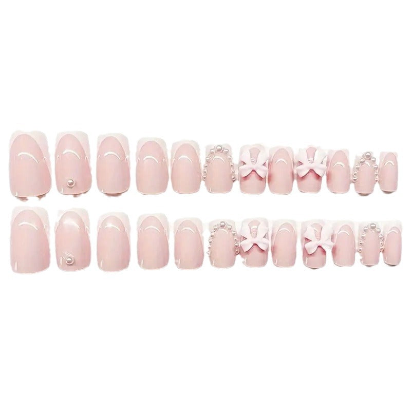 Dekorative Strass Nagelkunst Karnz