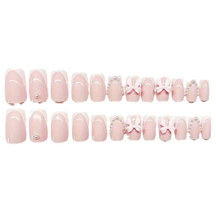 Dekorative Strass Nagelkunst Karnz