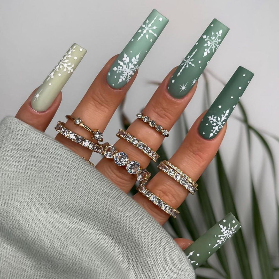 Dekoratives Press-On-Nagelkunst-Set mit elegantem Blumen- und Glitzermuster Karnz