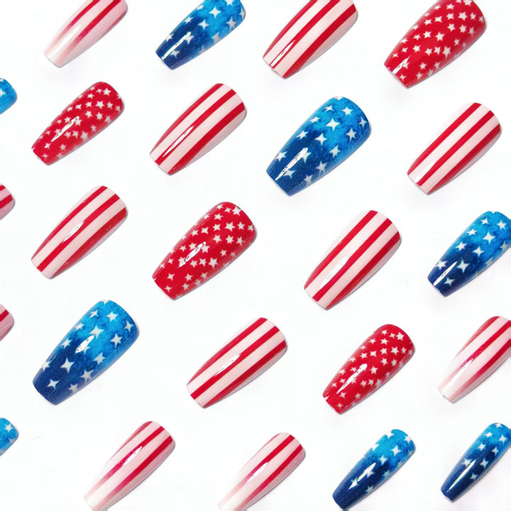 Kunstnägel Im Patriotischen Sternen- und Streifen-Design Karnz