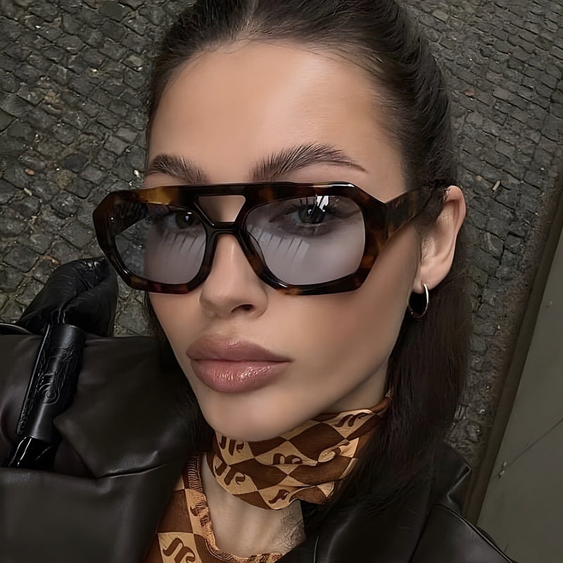 Damen geometrische Sonnenbrille aus robustem Kunststoff mit polarisierten Gläsern Karnz