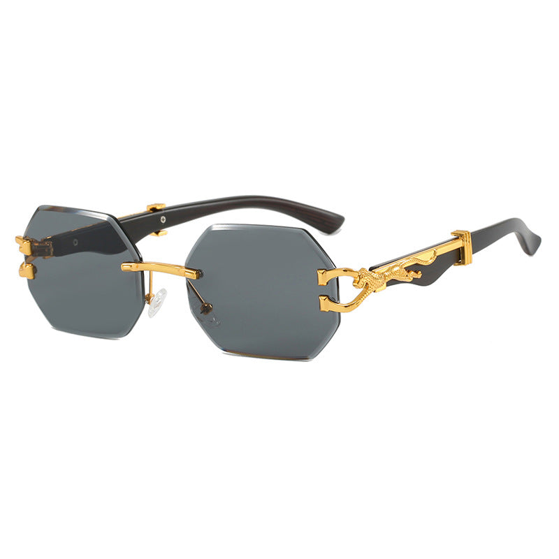 Damen modische Sonnenbrille mit extravagantem achteckigem Design und goldenen Akzenten Karnz